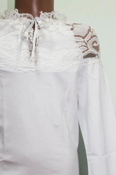 Шкільна блузка для дівчинки з довгим рукавом і мереживом Модно 116-140 2050 фото